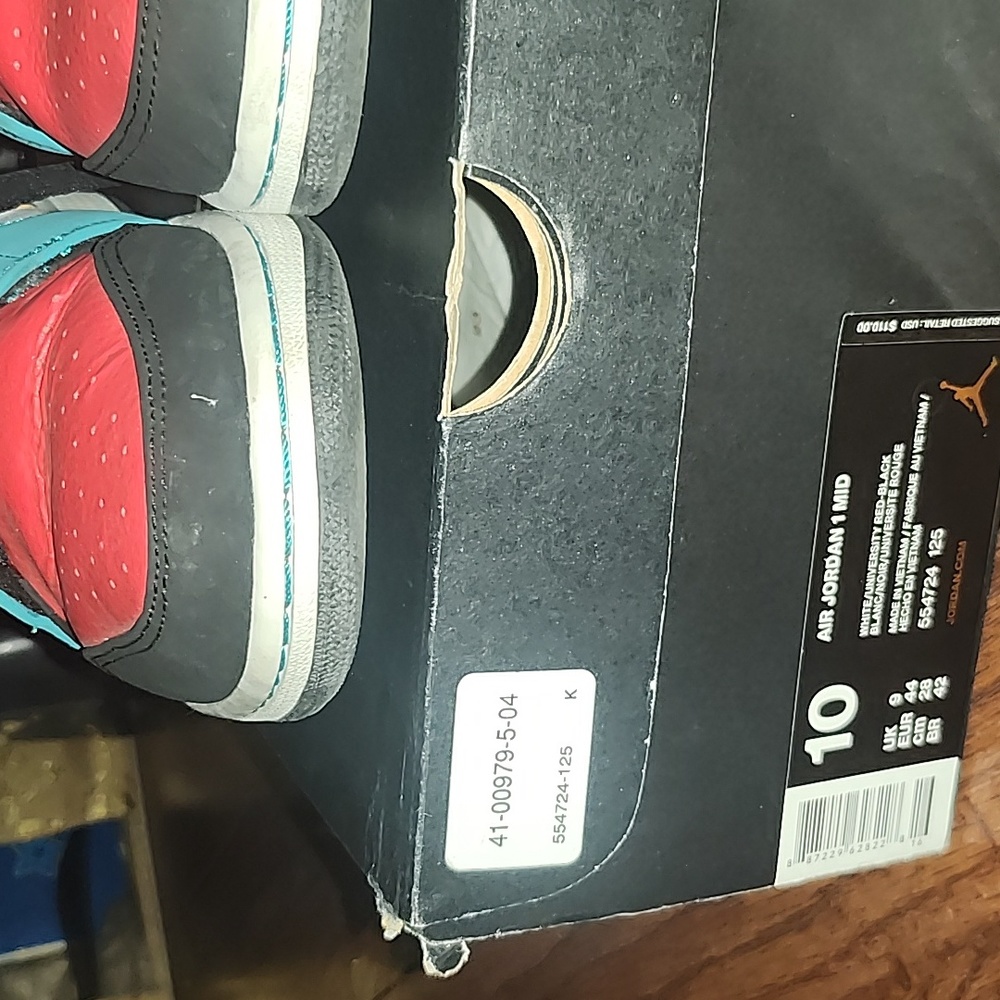 Sneakers - Picture 3 of 4